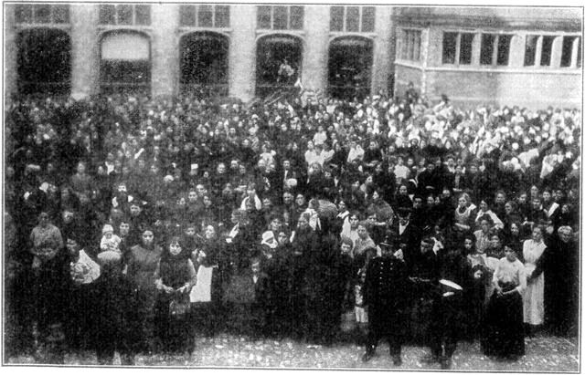 Arrival in Antwerp of refugees from Malines