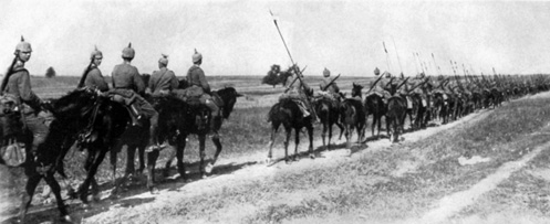 Deutsche Dragoner und Ulanen auf dem Wege nach Riga.