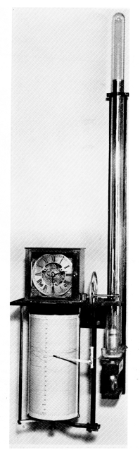 Figure 14.—Marvin's mechanical registering barometer, 1905. This instrument was formerly in the U.S. Weather Bureau. (USNM 316500; Smithsonian photo 46740-E.)