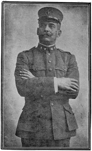 General Monteagudo,  Jefe de las fuerzas armadas de la República.