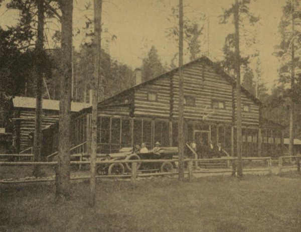 PAHASKA TEPEE LODGE