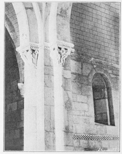 ESTÍBALIZ Capiteles del crucero de la basílica. (Lado del Evangelio.)