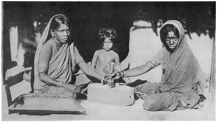 Gond women grinding corn