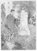 The author at the grave of Bosco. From a photograph in the Harry Houdini Collection.