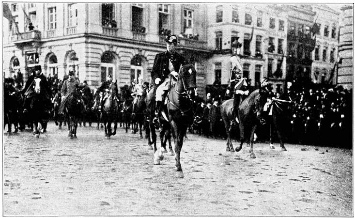 KING ALBERT AT THE HEAD OF THE HEROIC SOLDIERS OF BELGIUM