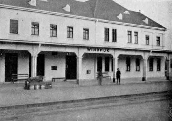 Windhuk. The first British station-master and one of his staff