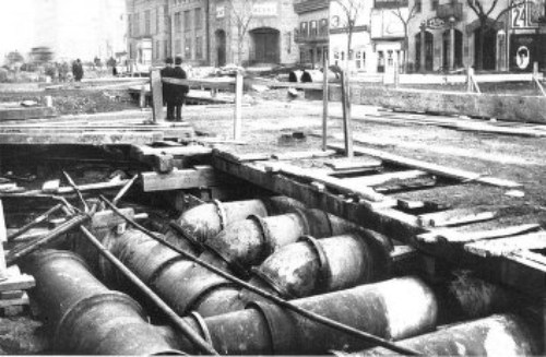 SUBDIVISION OF 36" AND 30" GAS MAINS OVER ROOF OF
SUBWAY—66TH STREET AND BROADWAY