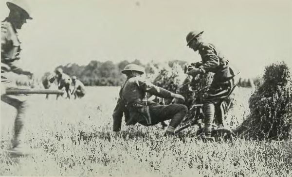 Canadian Machine Gun Section Getting Their Guns Into
Action