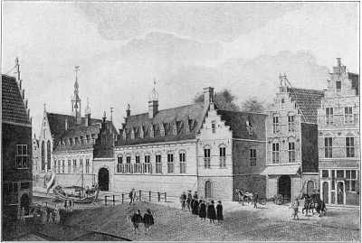 Het Prinsenhof. Het Admiraliteitsjacht ligt voor den hoofdingang.