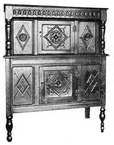 COURT CUPBOARD, EARLY SEVENTEENTH CENTURY.