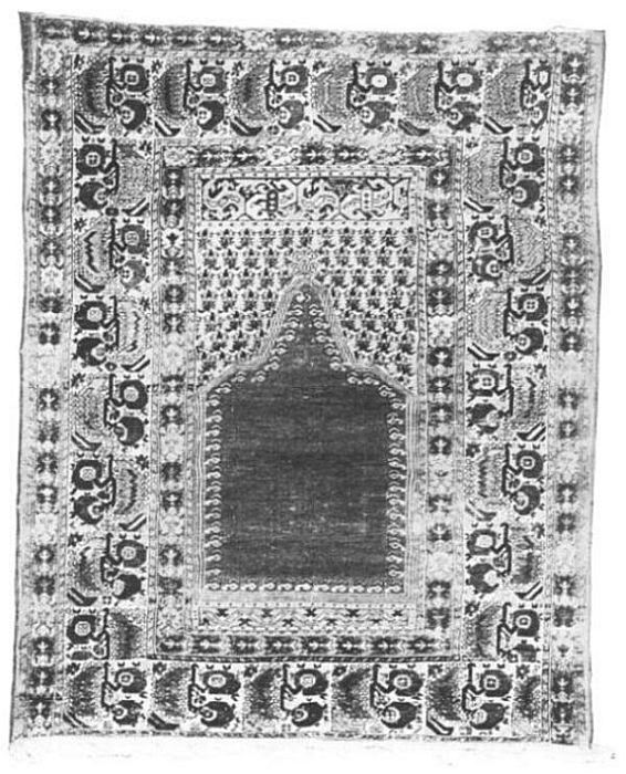 GHIORDES PRAYER RUG.