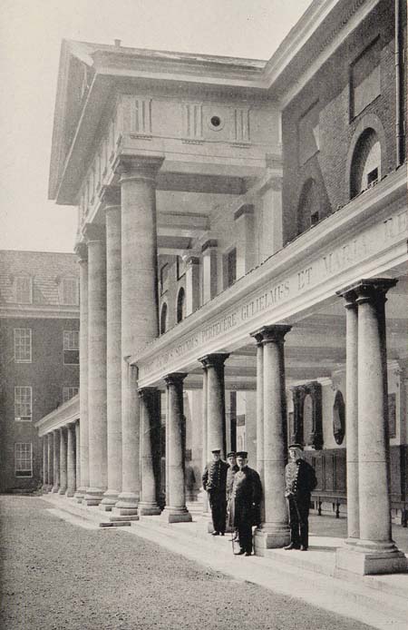 CHELSEA HOSPITAL: THE MAIN PORTICO