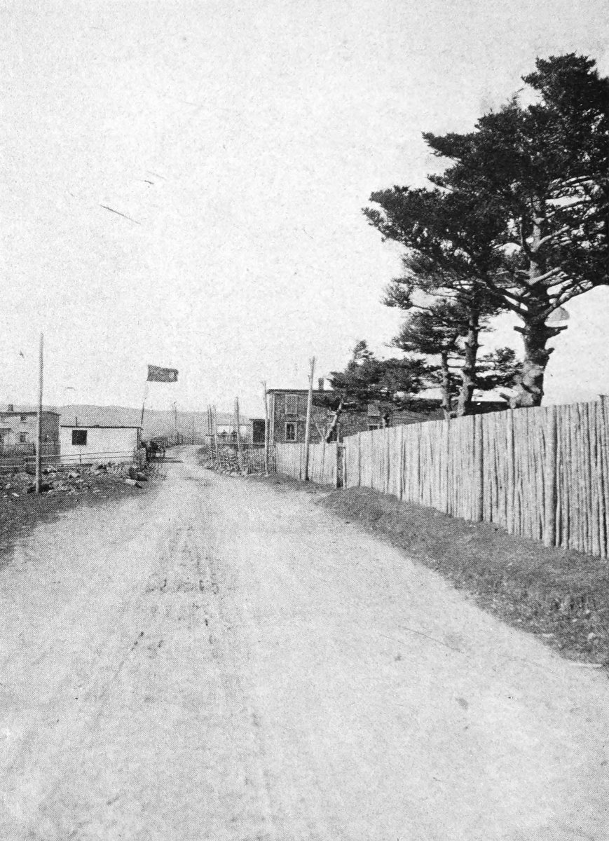 Photo of sparse dirt road